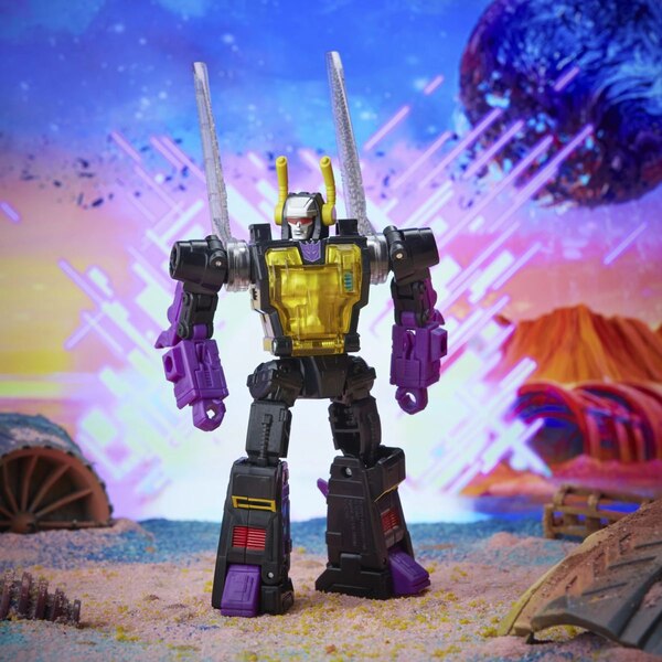 Transformers Legacy Deluxe Kickback Official Image  (22 of 60)